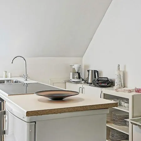 Aakirkeby Ii Apartment